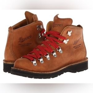 Danner Mountain Light Cascade Hiking Boots